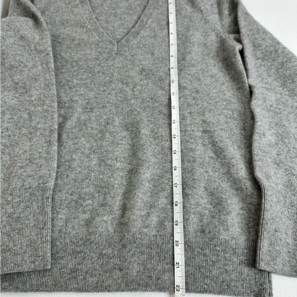Everlane Women’s V-Neck Cashmere Sweater Size Small - Picture 9 of 10